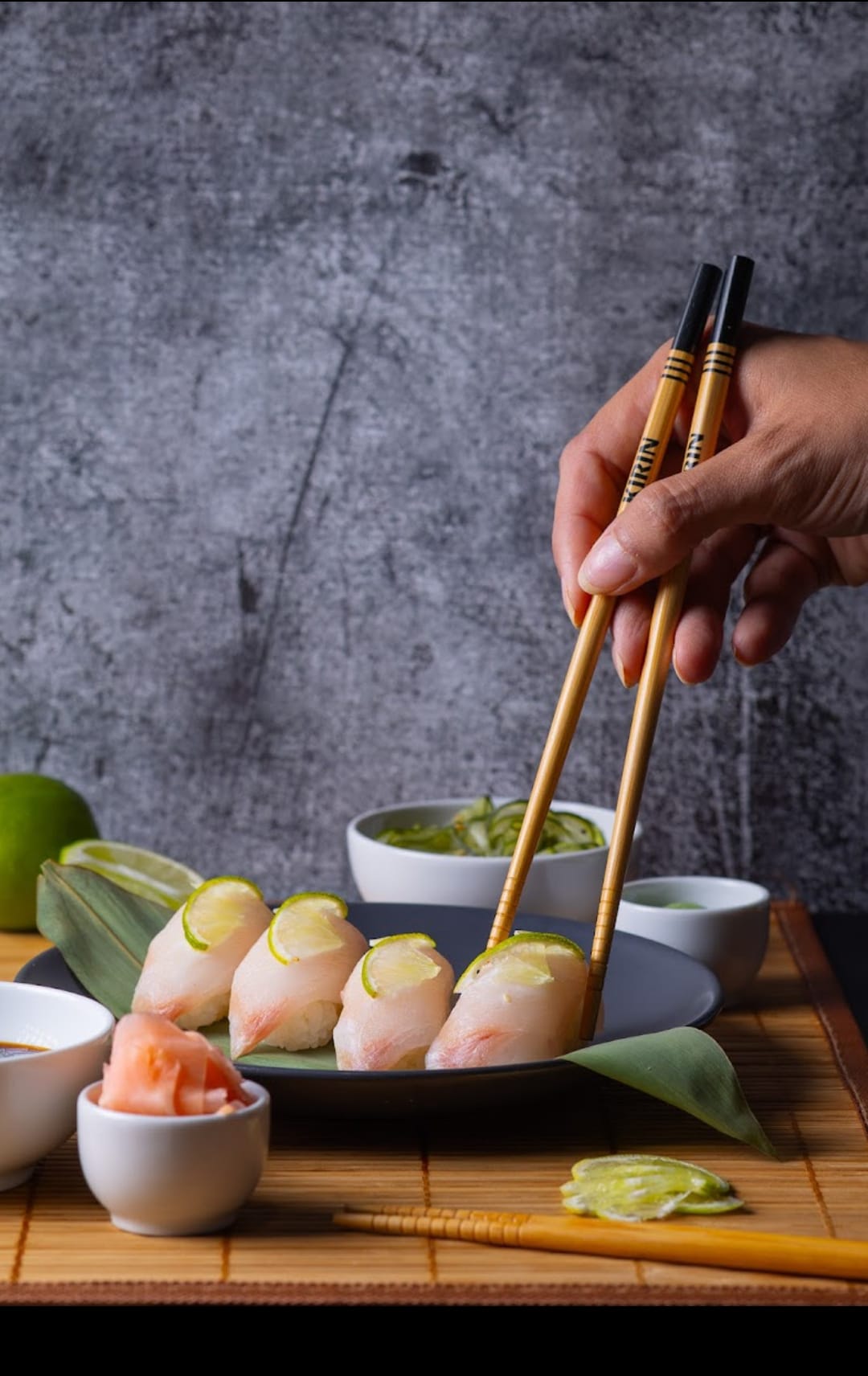 Niguiri Peixe Branco com Lima